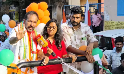 തെരഞ്ഞെടുപ്പ് ആവേശം; റോഡ്ഷോയുമായി യു.ഡി.എഫ് സ്ഥാനാര്ഥി വിഷ്ണുനാഥ് തെരഞ്ഞെടുപ്പ് ആവേശം; റോഡ്ഷോയുമായി യു.ഡി.എഫ് സ്ഥാനാര്ഥി വിഷ്ണുനാഥ്