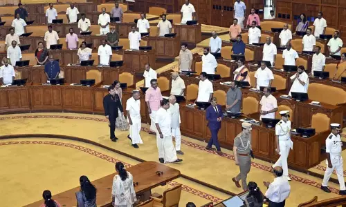 കേരളത്തിലെ 70 ശതമാനം എം.എൽ.എമാരും ക്രിമിനൽകേസ് പ്രതികൾ; പകുതിയിലധികം പേരും കോടീശ്വരന്മാർ! കേരളത്തിലെ 70 ശതമാനം എം.എൽ.എമാരും ക്രിമിനൽകേസ് പ്രതികൾ; പകുതിയിലധികം പേരും കോടീശ്വരന്മാർ!