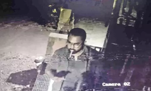 വ്യാപാര സ്ഥാപനങ്ങൾക്കുനേരെ പെട്രോൾ ബോംബാക്രമണം