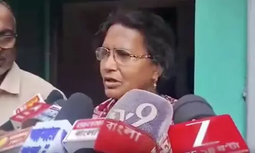 എന്റെ മകൾക്ക് നീതി ഉറപ്പാക്കാനും സർക്കാറിനെ പുറത്താക്കാനും വേണ്ടി; ബംഗാളിൽ ബി.ജെ.പി സ്ഥാനാർഥിയാകാൻ ആർ.ജി. കർ പെൺകുട്ടിയുടെ അമ്മ എന്റെ മകൾക്ക് നീതി ഉറപ്പാക്കാനും സർക്കാറിനെ പുറത്താക്കാനും വേണ്ടി; ബംഗാളിൽ ബി.ജെ.പി സ്ഥാനാർഥിയാകാൻ ആർ.ജി. കർ പെൺകുട്ടിയുടെ അമ്മ