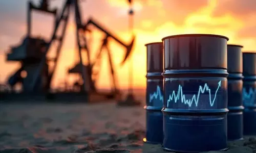 വീ​ണ്ടും കു​തി​ച്ചു​യ​ർ​ന്ന് എ​ണ്ണ​വി​ല