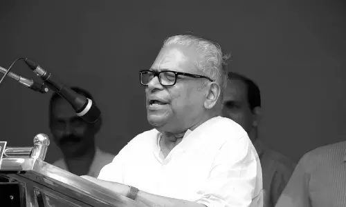 ജ്വലിക്കുന്ന ഓർമയായി വി.എസ്; കനലായി തെരഞ്ഞെടുപ്പുകാലവും