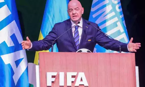 ‘ഭൗമരാഷ്ട്രീയ തർക്കങ്ങൾ പരിഹരിക്കാൻ ഫിഫക്ക് കഴിയില്ല, നിശ്ചയിച്ചതുപോലെ ലോകകപ്പ് മുന്നോട്ട് കൊണ്ടുപോകാനാണ് ഞങ്ങൾ ആഗ്രഹിക്കുന്നത് -ഫിഫ പ്രസിഡന്റ്