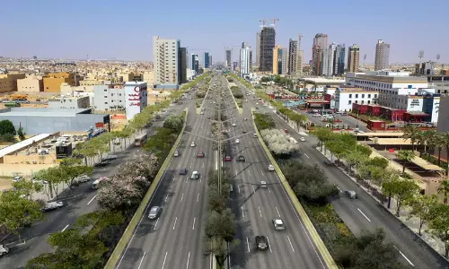 റി​യാ​ദി​ലെ കി​ങ്​ ഫ​ഹ​ദ് ഹൈ​വേ​യി​ൽ ഗ​താ​ഗ​ത നി​യ​ന്ത്ര​ണം