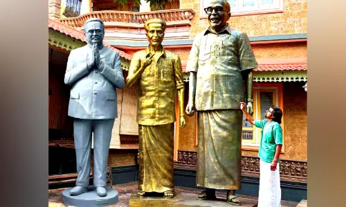 പ്രമുഖരുടെ പുനർജനിയാൽ സമൃദ്ധം ഉണ്ണിയുടെ വീട്ടുമുറ്റം