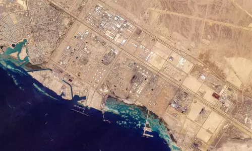 യാം​ബു​വി​ലെ റി​ഫൈ​ന​റി​യി​ൽ ഡ്രോ​ൺ പ​തി​ച്ചു