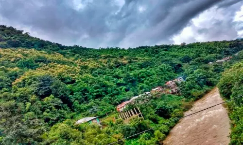 ചളിയിൽ പൂണ്ട പെരുന്നാൾ രാവ് ചളിയിൽ പൂണ്ട പെരുന്നാൾ രാവ്