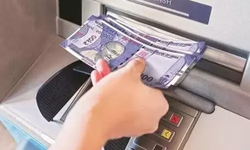 ബാങ്കുകളിൽനിന്ന് 10 ലക്ഷത്തിൽ കൂടുതൽ പിൻവലിച്ചാൽ റിപ്പോർട്ട് ചെയ്യാൻ നിർദേശം ബാങ്കുകളിൽനിന്ന് 10 ലക്ഷത്തിൽ കൂടുതൽ പിൻവലിച്ചാൽ റിപ്പോർട്ട് ചെയ്യാൻ നിർദേശം