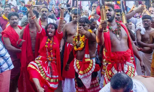 കൊടുങ്ങല്ലൂർ രൗദ്രതാളത്തിലേക്ക്; നാളെ കാവുതീണ്ടൽ കൊടുങ്ങല്ലൂർ രൗദ്രതാളത്തിലേക്ക്; നാളെ കാവുതീണ്ടൽ