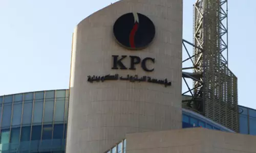 റിഫൈനറികൾ ലക്ഷ്യമിട്ട് ആക്രമണം; സ്ഥിതിഗതികൾ നിയന്ത്രണവിധേയം റിഫൈനറികൾ ലക്ഷ്യമിട്ട് ആക്രമണം; സ്ഥിതിഗതികൾ നിയന്ത്രണവിധേയം