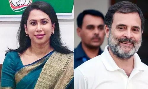 രാഹുൽ ഗാന്ധിയോട് കേരളത്തിലെ കോൺഗ്രസ് സ്ത്രീകളെ സഹായിക്കാൻ ഞാൻ അഭ്യർത്ഥിക്കുന്നു- ഷമ മുഹമ്മദ് രാഹുൽ ഗാന്ധിയോട് കേരളത്തിലെ കോൺഗ്രസ് സ്ത്രീകളെ സഹായിക്കാൻ ഞാൻ അഭ്യർത്ഥിക്കുന്നു- ഷമ മുഹമ്മദ്