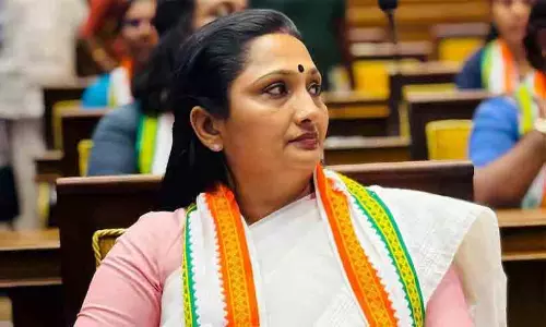 സീറ്റ് ലഭിക്കാത്തതിൽ നിരാശയില്ല, പാർട്ടിയാണ് വലുത് -ദീപ്തി മേരി വർഗീസ് സീറ്റ് ലഭിക്കാത്തതിൽ നിരാശയില്ല, പാർട്ടിയാണ് വലുത് -ദീപ്തി മേരി വർഗീസ്