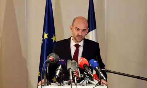 പശ്ചിമേഷ്യയിൽ സമാധാനം ഉടനുണ്ടാവുമെന്ന് പ്രതീക്ഷിക്കുന്നില്ല, ഇറാനെ പിന്തുണക്കുന്ന ഹിസ്ബുല്ലയെ നിരായുധരാക്കാൻ ലബനാൻ സൈന്യം സാധ്യമായതെല്ലാം ചെയ്യണം: ഫ്രഞ്ച് വിദേശകാര്യ മന്ത്രി പശ്ചിമേഷ്യയിൽ സമാധാനം ഉടനുണ്ടാവുമെന്ന് പ്രതീക്ഷിക്കുന്നില്ല, ഇറാനെ പിന്തുണക്കുന്ന ഹിസ്ബുല്ലയെ നിരായുധരാക്കാൻ ലബനാൻ സൈന്യം സാധ്യമായതെല്ലാം ചെയ്യണം: ഫ്രഞ്ച് വിദേശകാര്യ മന്ത്രി