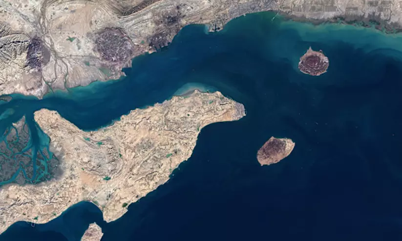 ഹുർമുസ് കടലിടുക്കിൽ ആർക്കൊക്കെ അനുമതി? ഇന്ത്യയും ചൈനയും ഉൾപ്പെടെയുള്ള രാജ്യങ്ങളുടെ പട്ടിക പുറത്ത് ഹുർമുസ് കടലിടുക്കിൽ ആർക്കൊക്കെ അനുമതി? ഇന്ത്യയും ചൈനയും ഉൾപ്പെടെയുള്ള രാജ്യങ്ങളുടെ പട്ടിക പുറത്ത്