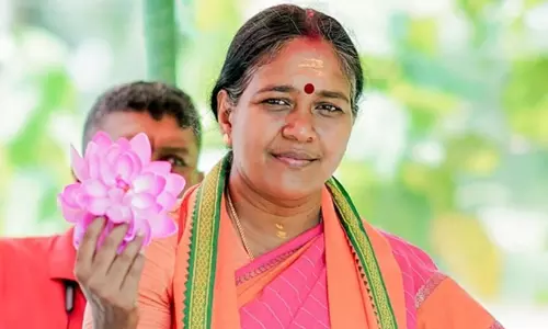 പാലക്കാട് ബി.ജെ.പി- സി.പി.എം ഡീൽ എന്ന് വി.ഡി സതീശൻ; തോൽവി മുന്നിൽ കണ്ടുള്ള മുൻകൂർ ജ്യാമ്യമെടുപ്പെന്ന് ശോഭ സുരേന്ദ്രൻ പാലക്കാട് ബി.ജെ.പി- സി.പി.എം ഡീൽ എന്ന് വി.ഡി സതീശൻ; തോൽവി മുന്നിൽ കണ്ടുള്ള മുൻകൂർ ജ്യാമ്യമെടുപ്പെന്ന് ശോഭ സുരേന്ദ്രൻ