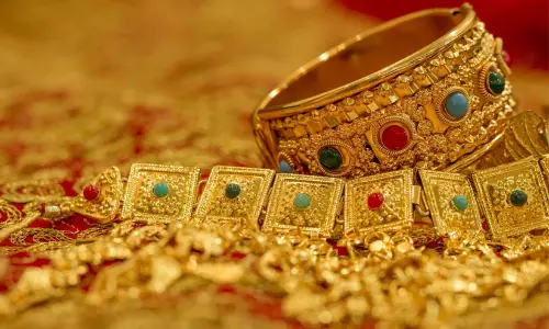 ഇന്നലെ കൂടി, ഇന്ന് കുറഞ്ഞു; സ്വർണവില രണ്ട് മാസത്തെ ഏറ്റവും കുറഞ്ഞ നിരക്കിൽ ഇന്നലെ കൂടി, ഇന്ന് കുറഞ്ഞു; സ്വർണവില രണ്ട് മാസത്തെ ഏറ്റവും കുറഞ്ഞ നിരക്കിൽ