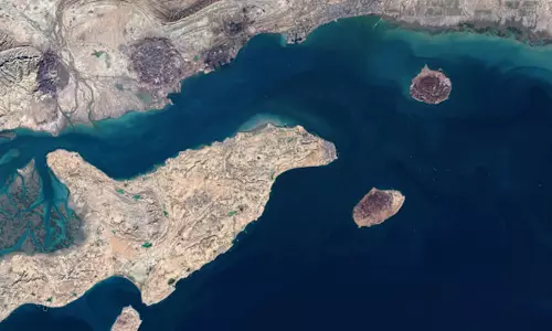 ഹുർമുസ് കടലിടുക്കിൽ ആർക്കൊക്കെ അനുമതി? ഇന്ത്യയും ചൈനയും ഉൾപ്പെടെയുള്ള രാജ്യങ്ങളുടെ പട്ടിക പുറത്ത് ഹുർമുസ് കടലിടുക്കിൽ ആർക്കൊക്കെ അനുമതി? ഇന്ത്യയും ചൈനയും ഉൾപ്പെടെയുള്ള രാജ്യങ്ങളുടെ പട്ടിക പുറത്ത്