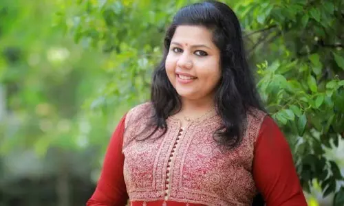 സ്ഥാനാർഥിയെ പരിചയപ്പെടുത്തുമ്പോൾ നൂറിൽ പരം സിനിമ ചെയ്തു എന്ന് പറയേണ്ടി വരുന്നത് ഗതികേട്- സ്നേഹ ശ്രീകുമാർ സ്ഥാനാർഥിയെ പരിചയപ്പെടുത്തുമ്പോൾ നൂറിൽ പരം സിനിമ ചെയ്തു എന്ന് പറയേണ്ടി വരുന്നത് ഗതികേട്- സ്നേഹ ശ്രീകുമാർ