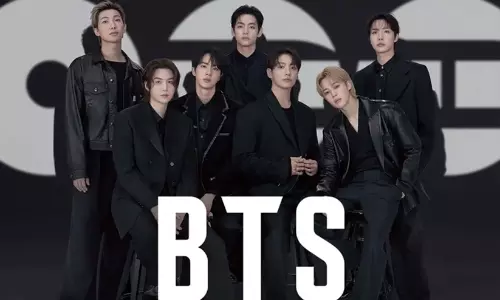 15,000 സുരക്ഷാ ഉദ്യോഗസ്ഥർ, ഡ്രോൺ ജാമറുകൾ, സോളിൽ ‘ബി.ടി.എസ്’പവർ; തിരിച്ചുവരവ് ആഘോഷമാക്കി ആരാധകർ 15,000 സുരക്ഷാ ഉദ്യോഗസ്ഥർ, ഡ്രോൺ ജാമറുകൾ, സോളിൽ ‘ബി.ടി.എസ്’പവർ; തിരിച്ചുവരവ് ആഘോഷമാക്കി ആരാധകർ