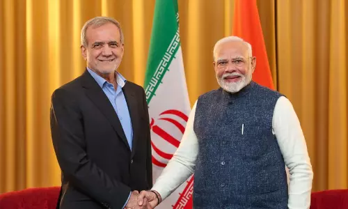 ‘‘യുദ്ധം തുടങ്ങിയത് ഇറാനല്ല’’; പ്രധാനമന്ത്രിയുമായി ഫോൺ സംഭാഷണം നടത്തി ഇറാൻ പ്രസിഡന്റ് മസൂദ് പെസഷ്കിയാൻ ‘‘യുദ്ധം തുടങ്ങിയത് ഇറാനല്ല’’; പ്രധാനമന്ത്രിയുമായി ഫോൺ സംഭാഷണം നടത്തി ഇറാൻ പ്രസിഡന്റ് മസൂദ് പെസഷ്കിയാൻ