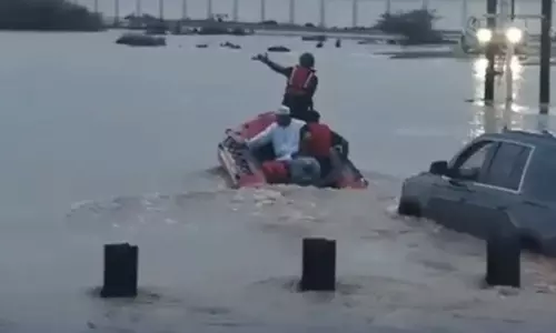 കനത്ത മഴ: മവാലിഹിൽ വീടുകളിൽ കുടുങ്ങിയ 20 പേരെ രക്ഷപ്പെടുത്തി