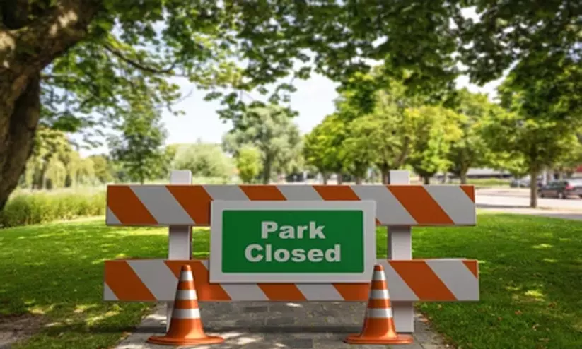 മസ്കത്തിലെ പാർക്കുകളും അടച്ചു മസ്കത്തിലെ പാർക്കുകളും അടച്ചു