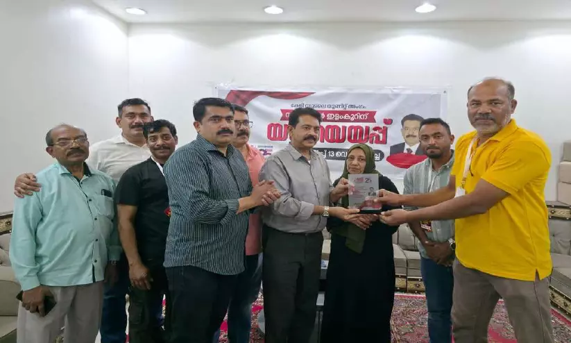 മൂന്ന് പതിറ്റാണ്ടിെൻറ പ്രവാസത്തിന് വിരാമം; നാസർ ഇളംകൂറിന് കേളി യാത്രയയപ്പ് നൽകി മൂന്ന് പതിറ്റാണ്ടിെൻറ പ്രവാസത്തിന് വിരാമം; നാസർ ഇളംകൂറിന് കേളി യാത്രയയപ്പ് നൽകി