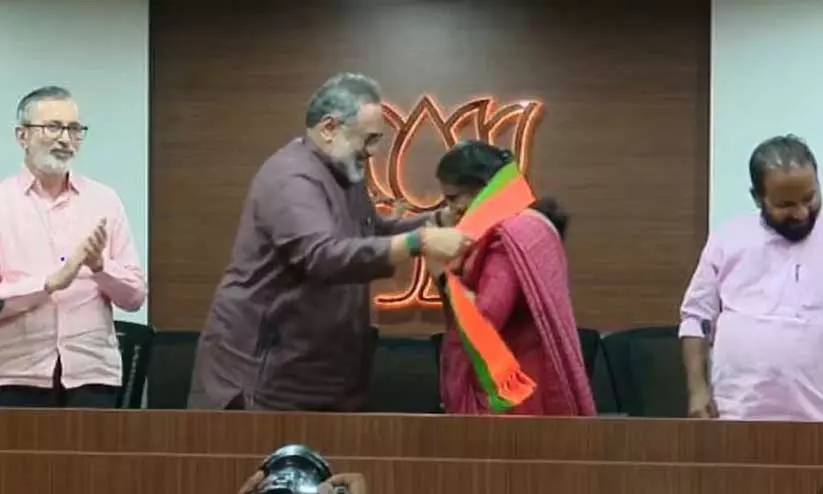 സി.പി.എം ഏരിയ കമ്മിറ്റി അംഗം അഡ്വ. സ്മിത സുന്ദരേശൻ ബി.ജെ.പിയിൽ, വർക്കലയിൽ സ്ഥാനാർഥിയാകും സി.പി.എം ഏരിയ കമ്മിറ്റി അംഗം അഡ്വ. സ്മിത സുന്ദരേശൻ ബി.ജെ.പിയിൽ, വർക്കലയിൽ സ്ഥാനാർഥിയാകും