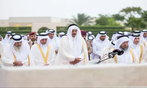 ലു​സൈ​ലി​ൽ പ്രാ​ർ​ഥ​ന നിർവഹിച്ച് അ​മീ​ർ