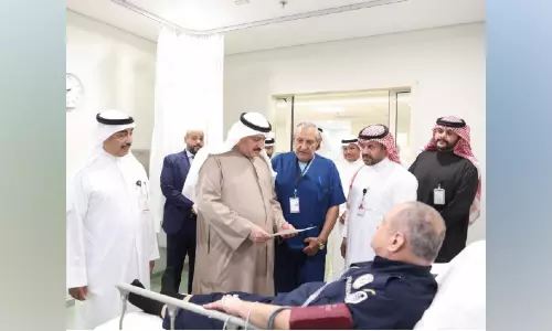ആരോഗ്യ മന്ത്രി ഡോ.അഹമ്മദ് അൽ അവാദി ആശുപത്രി സന്ദർശനത്തിൽ