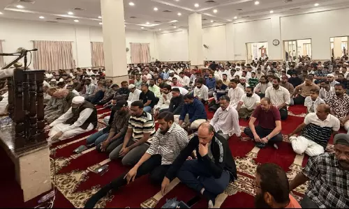 ലോക സമാധാനത്തിനായി പ്രാർഥിക്കാൻ ആഹ്വാനം ചെയ്ത് ഖതീബുമാർ