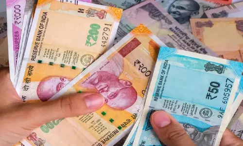 രൂപയുടെ മൂല്യത്തിൽ വൻ തകർച്ച; വിനിമയ നിരക്കിൽ കുതിച്ചുയർന്ന് കുവൈത്ത് ദീനാർ രൂപയുടെ മൂല്യത്തിൽ വൻ തകർച്ച; വിനിമയ നിരക്കിൽ കുതിച്ചുയർന്ന് കുവൈത്ത് ദീനാർ