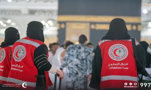 റ​മ​ദാ​നി​ൽ ഇ​രു​ഹ​റ​മു​ക​ളി​ൽ ക​രു​ത​ലാ​യ​ത്​ റെ​ഡ് ക്ര​സ​ൻ​റ്​ പ്ര​വ​ർ​ത്ത​ക​ർ