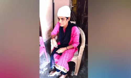 ബൈക്കിടിച്ച് ഭിന്നശേഷിക്കാരിയായ ലോട്ടറി വിൽപനക്കാരിക്ക് പരിക്ക്