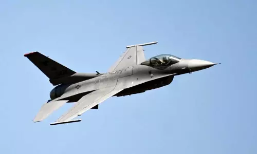 യു.എസിന്റെ എഫ് -15 യുദ്ധവിമാനം വെടിവെച്ചിട്ടെന്ന് ഇറാൻ, സംഭവം ഹുർമുസ് കടലിടുക്കിൽ, ദൃശ്യങ്ങൾ പുറത്തുവിട്ടു യു.എസിന്റെ എഫ് -15 യുദ്ധവിമാനം വെടിവെച്ചിട്ടെന്ന് ഇറാൻ, സംഭവം ഹുർമുസ് കടലിടുക്കിൽ, ദൃശ്യങ്ങൾ പുറത്തുവിട്ടു