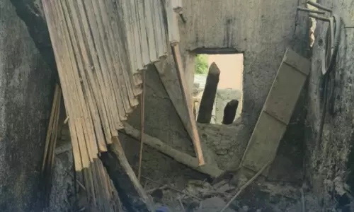 റുസ്താഖിൽ കെട്ടിടം തകർന്ന് നാല് കുട്ടികൾ മരിച്ചു; മൂന്ന് പേർക്ക് ഗുരുതര പരിക്ക് റുസ്താഖിൽ കെട്ടിടം തകർന്ന് നാല് കുട്ടികൾ മരിച്ചു; മൂന്ന് പേർക്ക് ഗുരുതര പരിക്ക്