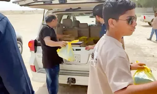 മ​രു​ഭൂ​വാ​സി​ക​ളോ​ടൊ​ത്ത് പെ​രു​ന്നാ​ൾ സ​ന്തോ​ഷം പ​ങ്കു​വെ​ച്ച്​ പ്ര​വാ​സി വെ​ൽ​ഫെ​യ​ർ