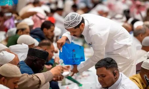 റ​മ​ദാ​നി​ൽ ഇ​രു​ഹ​റ​മു​ക​ളി​ലു​മാ​യി വി​ത​ര​ണം ചെ​യ്ത​ത് 3.4 കോ​ടി ഭ​ക്ഷ​ണ​പ്പൊ​തി​ക​ൾ