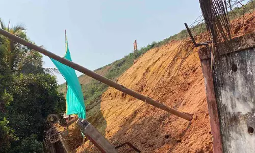 റെസ വിപുലീകരണം: പ്രവൃത്തിക്കിടെ കരിപ്പൂർ വിമാനത്താവളത്തിന്റെ ചുറ്റുമതില്‍ തകര്‍ന്നു