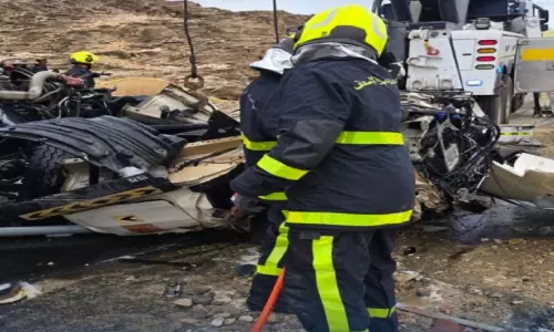 ആമിറാത്തിൽ ഇന്ധന ടാങ്കർ മറിഞ്ഞു; ഒരാൾ മരിച്ചു, മറ്റൊരാൾക്ക് പരിക്ക് ആമിറാത്തിൽ ഇന്ധന ടാങ്കർ മറിഞ്ഞു; ഒരാൾ മരിച്ചു, മറ്റൊരാൾക്ക് പരിക്ക്