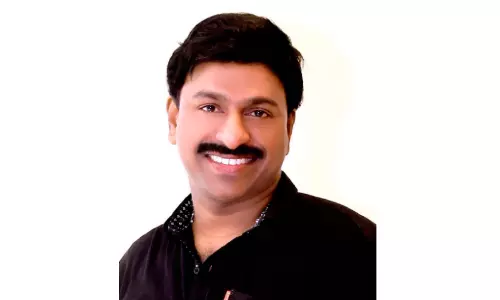 കലാഭവൻ മണി ലൈഫ് അച്ചീവ്മെന്റ് അവാർഡ് മനോജ് മയ്യന്നൂരിന് കലാഭവൻ മണി ലൈഫ് അച്ചീവ്മെന്റ് അവാർഡ് മനോജ് മയ്യന്നൂരിന്