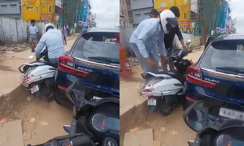 ആ മനുഷ്യന്‍റെ ക്ഷമക്ക് അവാർഡ് നൽകൂ; ഇരുചക്ര വാഹനം നിയന്ത്രണം വിട്ട് കാറിൽ ഇടിച്ച സംഭവത്തിൽ കാർ ഡ്രൈവറെ പ്രശംസിച്ച് സോഷ്യൽ മീഡിയ -വിഡിയോ വൈറൽ