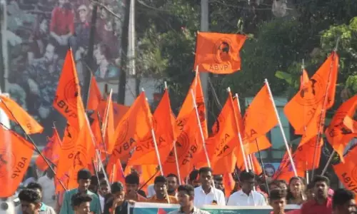 എ.ബി.വി.പി പ്രതിഷേധത്തിനു വഴങ്ങി പാഠ്യപദ്ധതിയിൽനിന്ന് ജിന്ന, സർ സയ്യിദ് അഹ്മദ് ഖാൻ, ഇഖ്ബാൽ എന്നിവരെ ഒഴിവാക്കി ജമ്മു സർവകലാശാല