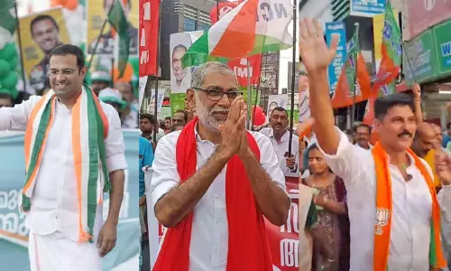 നി​ല​നി​ർ​ത്താ​നും പി​ടി​ച്ചെ​ടു​ക്കാ​നും പോ​രാ​ട്ടം