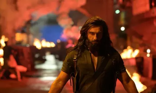 ഹിന്ദി സിനിമയിൽ ഒറ്റ ദിവസത്തിൽ ലഭിച്ച ഏറ്റവും വലിയ കലക്ഷൻ; ബോക്സ് ഓഫിസിൽ കുതിച്ച് ധുരന്ധർ 2