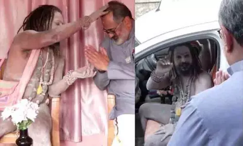 അനുഗ്രഹം മതി, കൂടെ വരേണ്ട; നേമത്ത് രാജീവ് ചന്ദ്രശേഖറിനെ കാണാനെത്തി അഘോരി സന്യാസി അനുഗ്രഹം മതി, കൂടെ വരേണ്ട; നേമത്ത് രാജീവ് ചന്ദ്രശേഖറിനെ കാണാനെത്തി അഘോരി സന്യാസി