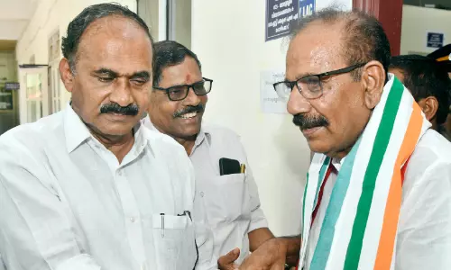 മഞ്ഞുരുക്കത്തിൽ എ.കെ. ശശീന്ദ്രൻ പത്രിക സമർപ്പിച്ചു