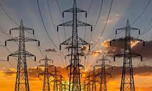 കുവൈത്തിനെ ലക്ഷ്യമിട്ട് തുടർച്ചയായ ആക്രമണം; അവശിഷ്ടങ്ങൾ വീണു വൈദ്യുതി ലൈനുകൾക്ക് കേടുപാട്