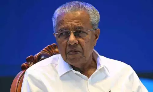 ‘ചെറ്റത്തരം’ എപ്പോഴാണ് അശ്ലീലമായത്? എത്രയോ കാലമായി ഞാൻ പറയുന്നതാണത്; പിണറായിയുടെ നാക്ക് മോശമെന്ന് ചിത്രീകരിക്കാൻ നോക്കിയിട്ട് കാര്യമില്ല -ന്യായീകരിച്ച് മുഖ്യമന്ത്രി ‘ചെറ്റത്തരം’ എപ്പോഴാണ് അശ്ലീലമായത്? എത്രയോ കാലമായി ഞാൻ പറയുന്നതാണത്; പിണറായിയുടെ നാക്ക് മോശമെന്ന് ചിത്രീകരിക്കാൻ നോക്കിയിട്ട് കാര്യമില്ല -ന്യായീകരിച്ച് മുഖ്യമന്ത്രി