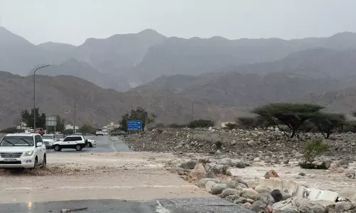 ഒമാനിലെ വടക്കൻ ഗവർണറേറ്റുകളിൽ മഴ കനക്കും; ജാഗ്രതാ നിർദേശവുമായി അധികൃതർ